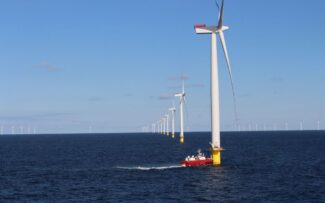 Entenda como funciona a energia eólica offshore, que é gerada no mar