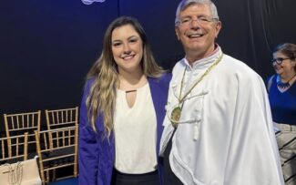 Homenagem merecida – As voltas que o mundo dá